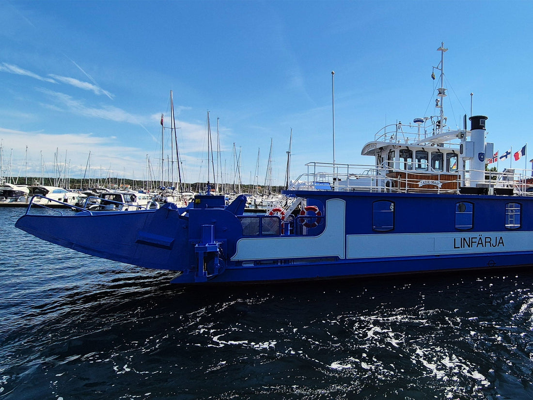 Quiet hydraulics for an electrified ferry